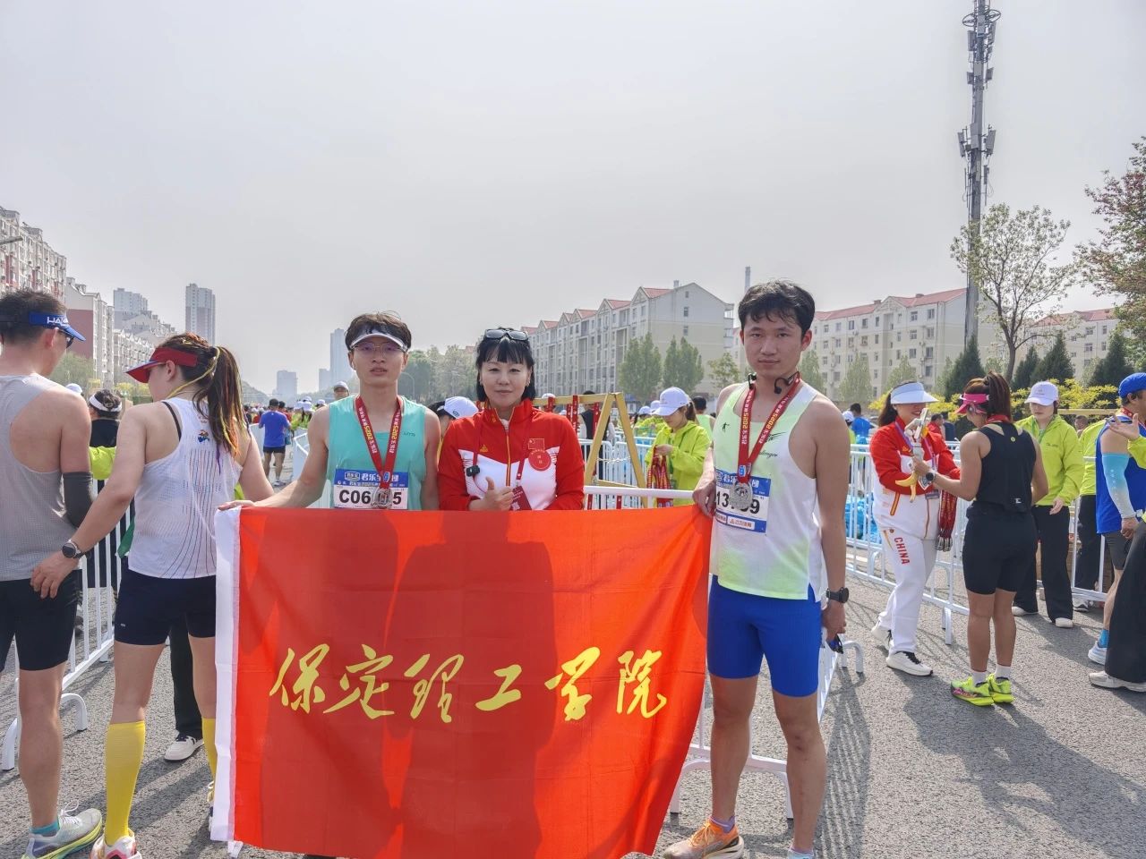 喜報(bào)|我校學(xué)子在君樂(lè)寶2025馬拉松比賽中斬獲佳績(jī)