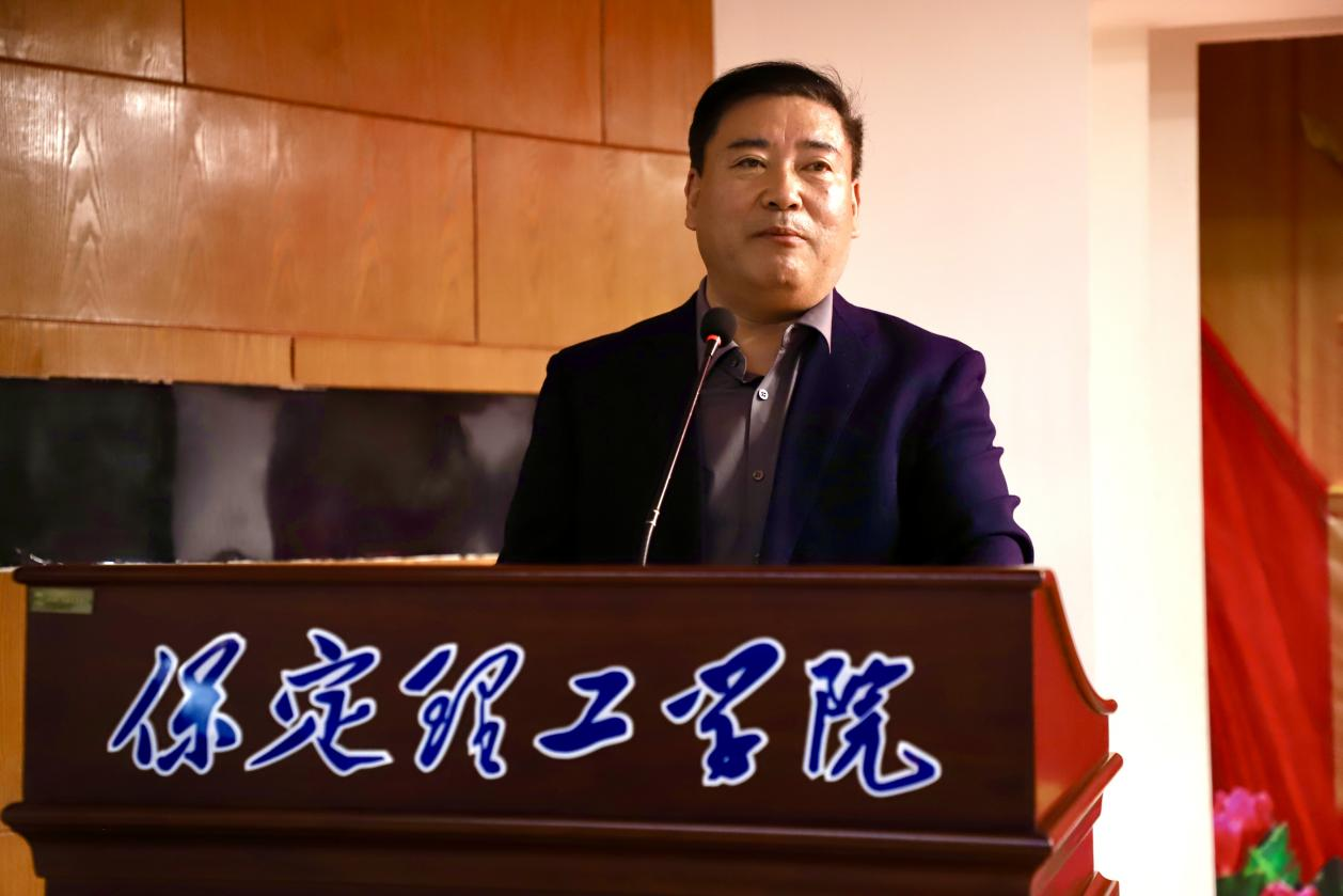 深化服務(wù)育新人 創(chuàng)新管理筑根基 ——如何做好學(xué)生服務(wù)工作