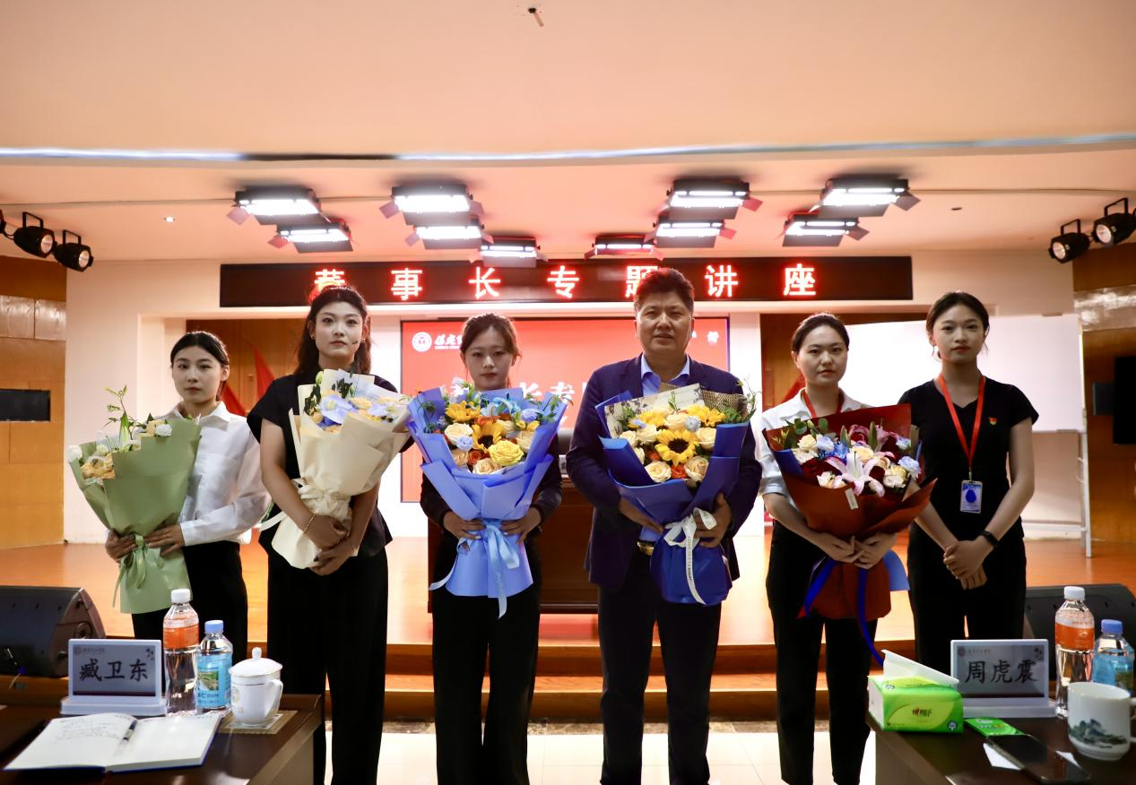 深化服務(wù)育新人 創(chuàng)新管理筑根基 ——如何做好學(xué)生服務(wù)工作