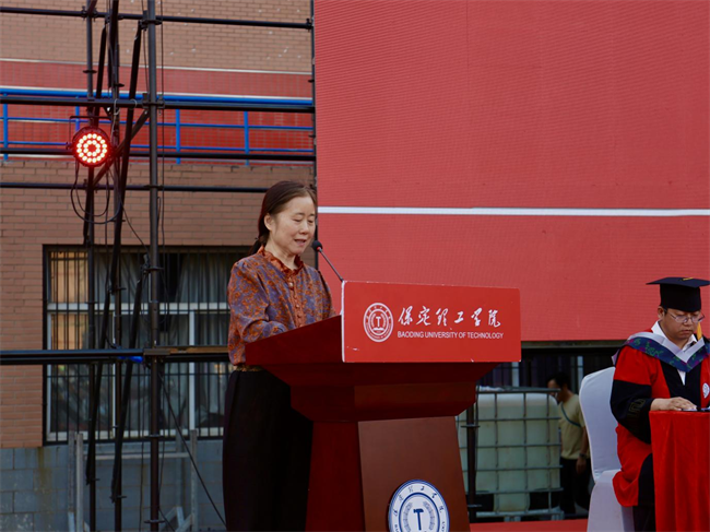 執(zhí)青春之筆書華章 攜母校之盼赴遠方——保定理工學(xué)院2025屆畢業(yè)典禮圓滿落幕