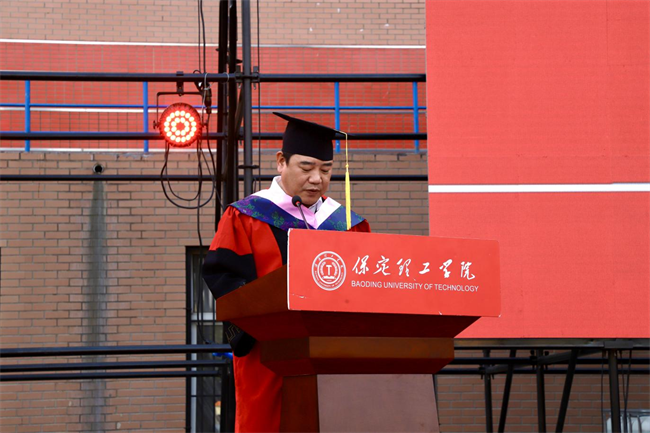 執(zhí)青春之筆書華章 攜母校之盼赴遠方——保定理工學(xué)院2025屆畢業(yè)典禮圓滿落幕