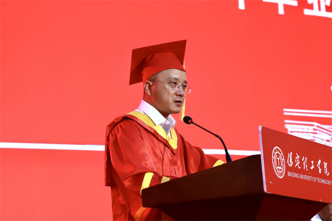 執(zhí)青春之筆書華章 攜母校之盼赴遠方——保定理工學(xué)院2025屆畢業(yè)典禮圓滿落幕