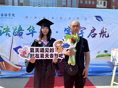 校園尋跡承師韻，家校同銘畢業(yè)情