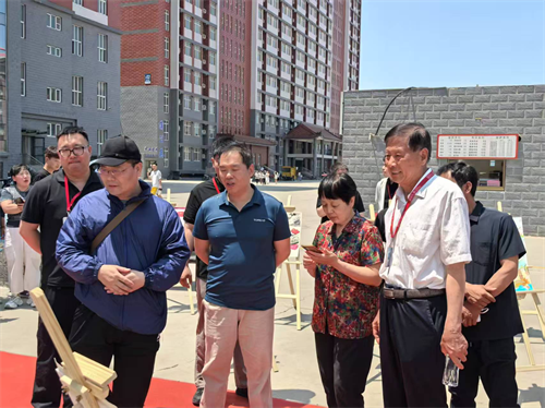 校園尋跡承師韻，家校同銘畢業(yè)情
