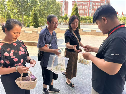 校園尋跡承師韻，家校同銘畢業(yè)情