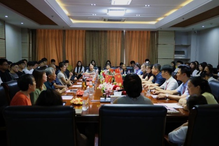 “家校藝站，共赴新程”藝術(shù)學(xué)院2025屆畢業(yè)典禮暨家長接待日圓滿舉行