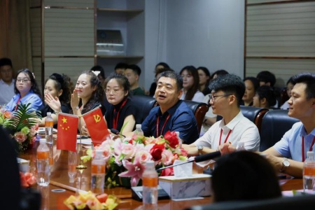 “家校藝站，共赴新程”藝術(shù)學(xué)院2025屆畢業(yè)典禮暨家長接待日圓滿舉行
