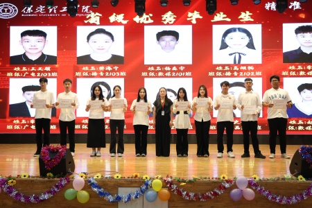 “撥穗正冠 禮成芳華”藝術(shù)學院2025屆畢業(yè)典禮暨學位授予儀式完美收官
