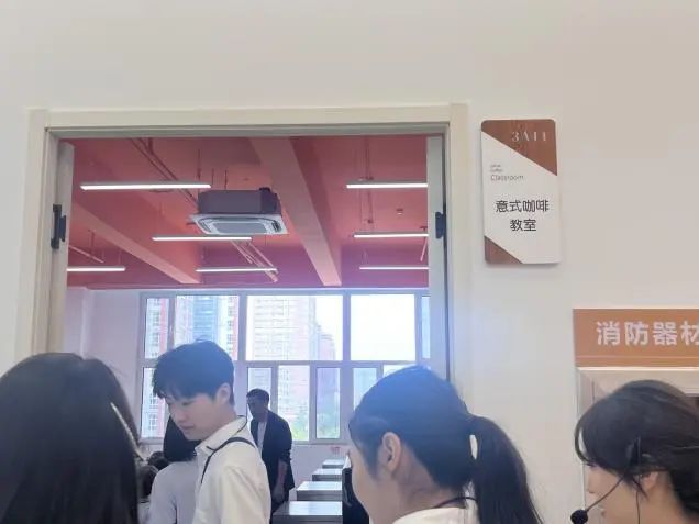 保定理工學(xué)院||教育學(xué)院||童心探學(xué)府，萌趣啟新程——史莊實驗幼兒園走進(jìn)保定理工學(xué)院參觀研學(xué)