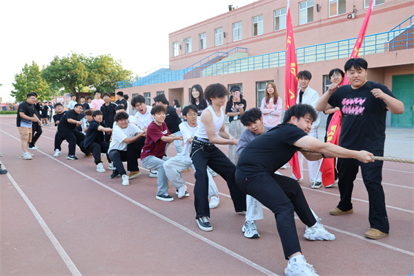 【競(jìng)逐風(fēng)采，賽場(chǎng)爭(zhēng)先】拔河賽場(chǎng)展風(fēng)采，團(tuán)結(jié)拼搏鑄佳績(jī)