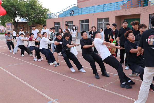 【競(jìng)逐風(fēng)采，賽場(chǎng)爭(zhēng)先】拔河賽場(chǎng)展風(fēng)采，團(tuán)結(jié)拼搏鑄佳績(jī)