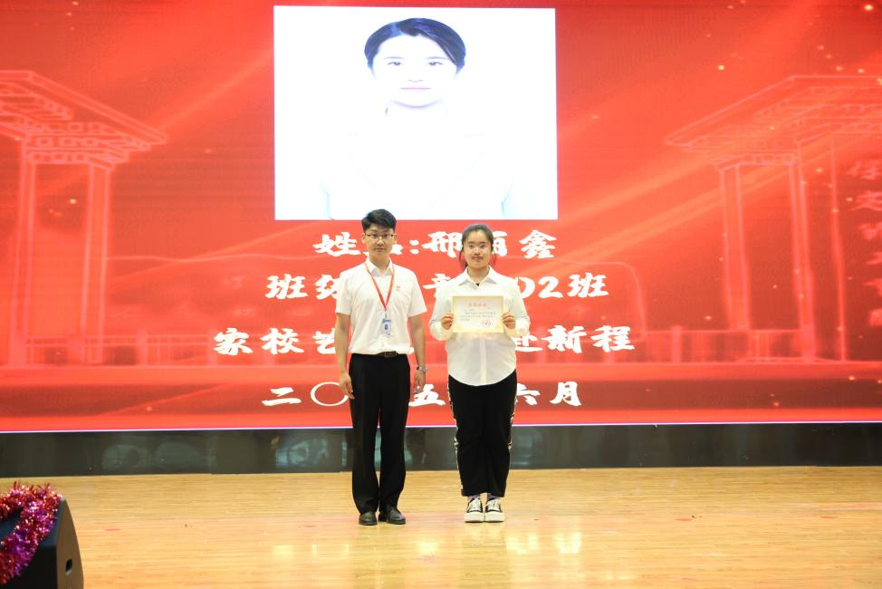 “撥穗正冠 禮成芳華”藝術(shù)學(xué)院2025屆畢業(yè)典禮暨學(xué)位授予儀式完美收官