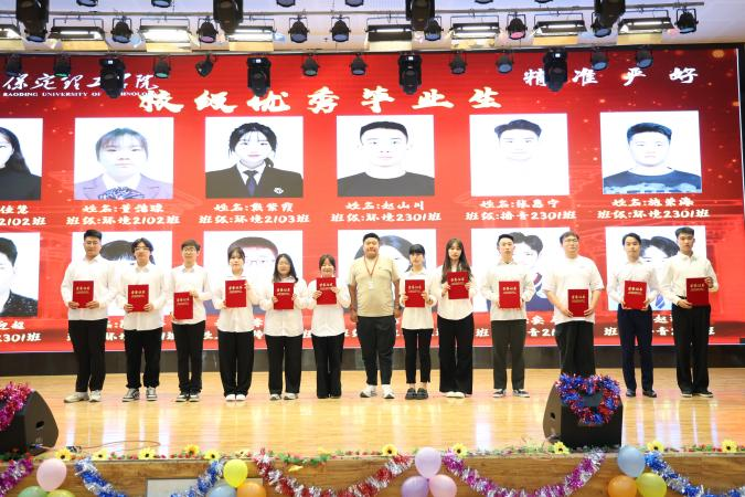 “撥穗正冠 禮成芳華”藝術(shù)學(xué)院2025屆畢業(yè)典禮暨學(xué)位授予儀式完美收官