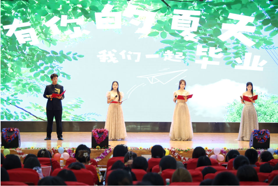 “撥穗正冠 禮成芳華”藝術(shù)學(xué)院2025屆畢業(yè)典禮暨學(xué)位授予儀式完美收官