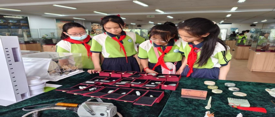保定市蓮池區(qū)西馬池小學(xué)200名學(xué)生走進(jìn)我校地質(zhì)館開展新時(shí)代文明實(shí)踐活動(dòng)