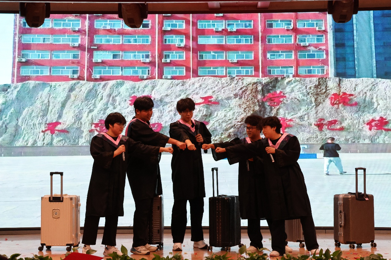 【畢業(yè)序章，新程啟航】保定理工學(xué)院經(jīng)濟(jì)學(xué)院2025屆畢業(yè)典禮暨學(xué)位授予儀式圓滿落幕