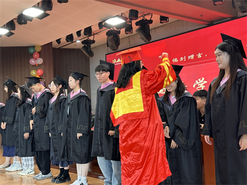 外國語學院隆重舉行2025屆畢業(yè)典禮暨學位授予儀式