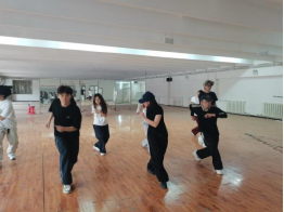 保定理工學(xué)院啦啦操隊 勇奪全國聯(lián)賽（保定站）公開青年乙組單項冠、亞軍