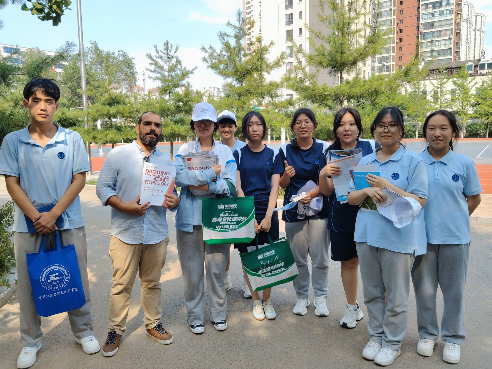 保定理工學(xué)院與那波勒斯大學(xué)攜手亮相三省高考招生咨詢會(huì)