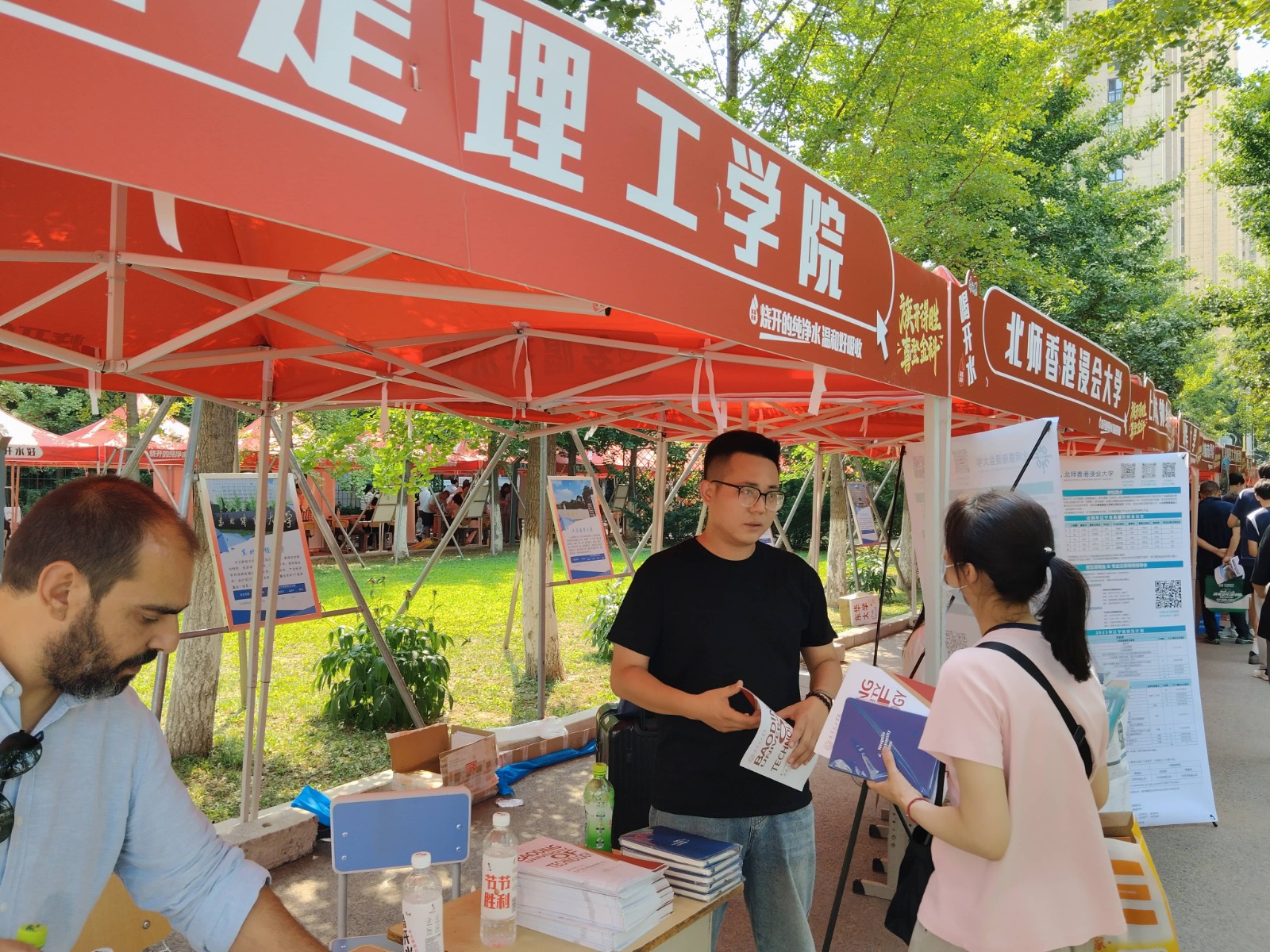 保定理工學(xué)院與那波勒斯大學(xué)攜手亮相三省高考招生咨詢會(huì)