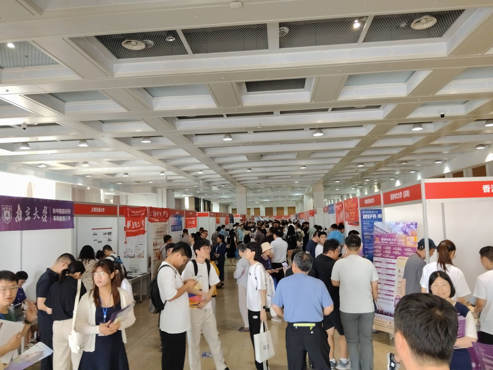 保定理工學(xué)院與那波勒斯大學(xué)攜手亮相三省高考招生咨詢會(huì)