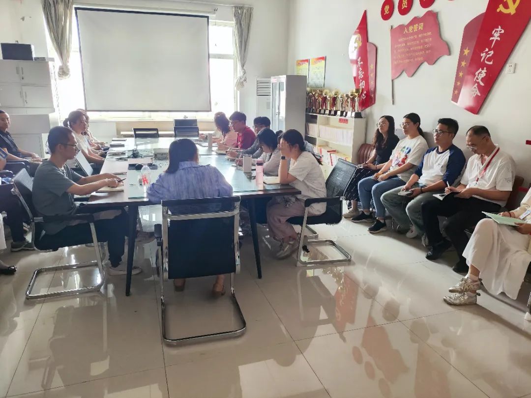 聚焦成長路徑 破解發(fā)展難題 資源與工程技術(shù)學(xué)院召開新教師座談會(huì)