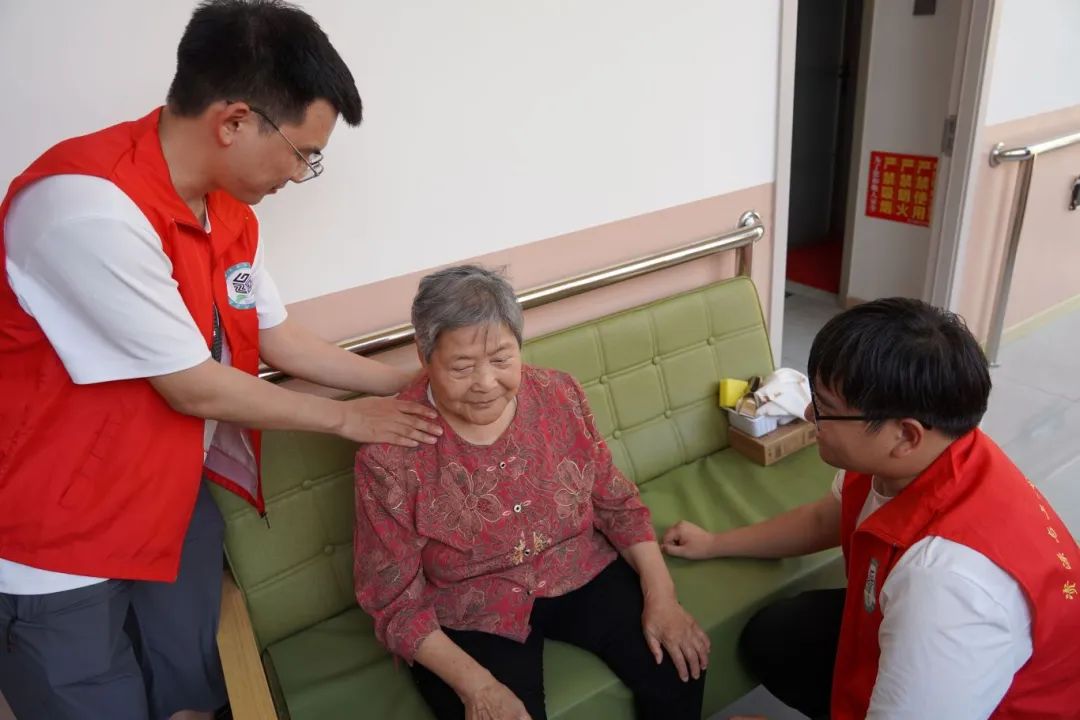 服務(wù)進社區(qū) 熱情暖人心——南大園社區(qū)社會實踐