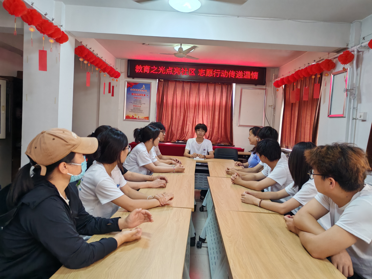 暑期社會(huì)活動(dòng)實(shí)踐（四）：青春暖夕陽，實(shí)踐綻芳華
