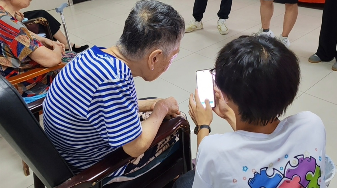 暑期社會(huì)活動(dòng)實(shí)踐（四）：青春暖夕陽，實(shí)踐綻芳華
