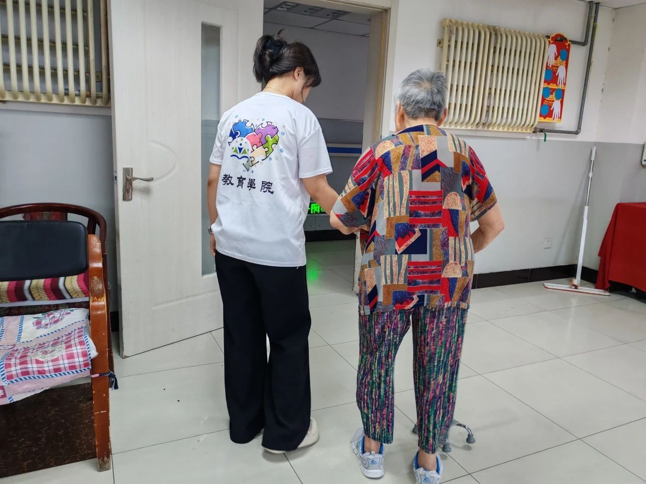 暑期社會(huì)活動(dòng)實(shí)踐（四）：青春暖夕陽，實(shí)踐綻芳華