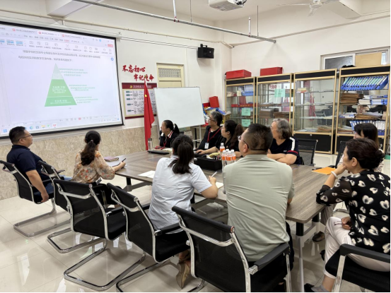 深化產(chǎn)教融合 共筑智慧能源未來(lái) —— 我院攜手施耐德共建智慧配電網(wǎng)實(shí)訓(xùn)室
